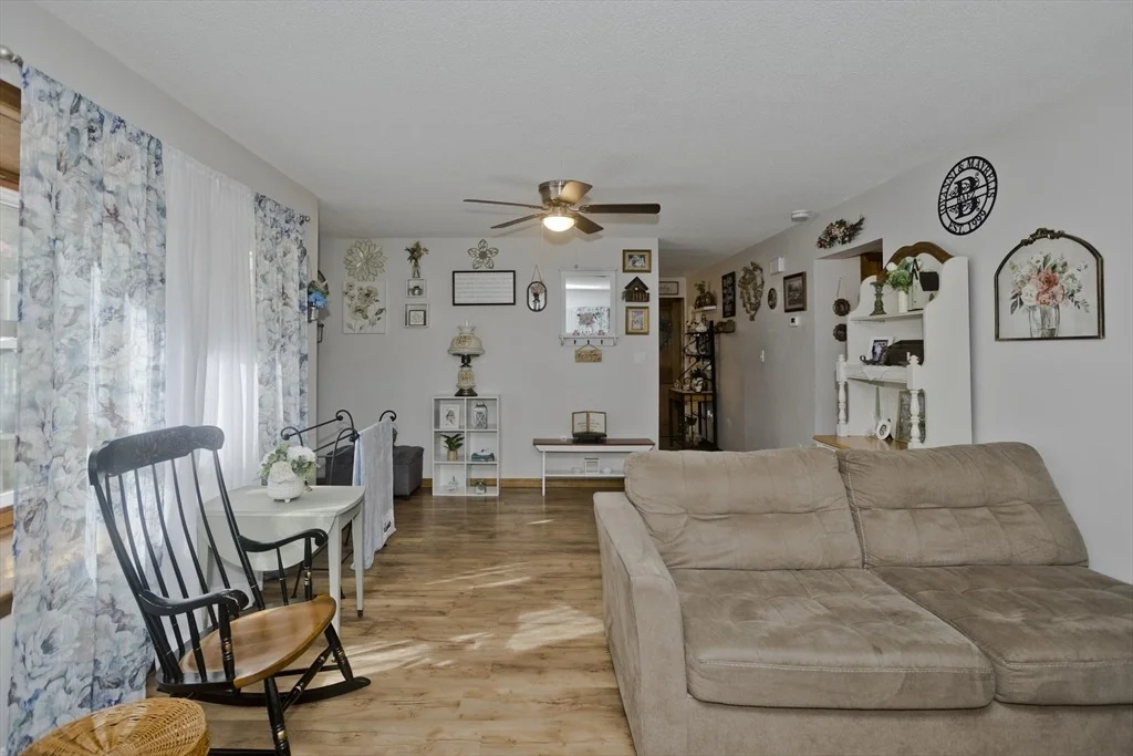 Photo of Unit A at 15 Castlegate Dr