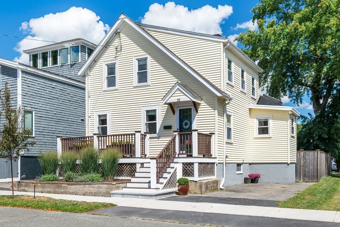 Photo of 32 Crescent Ave