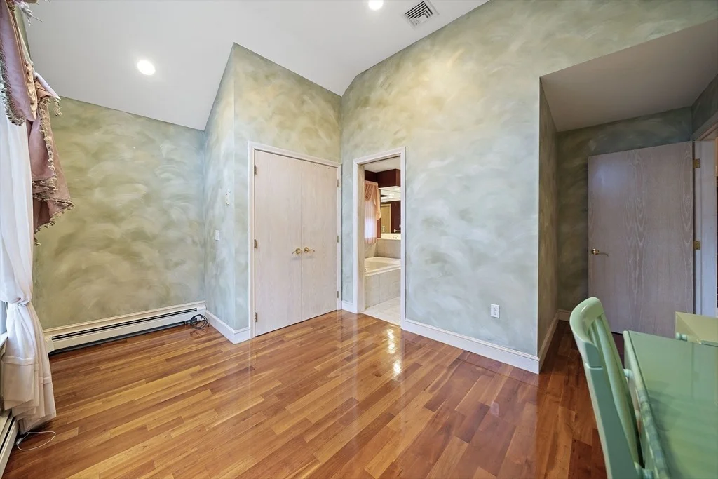Photo of 10 Heritage Ln
