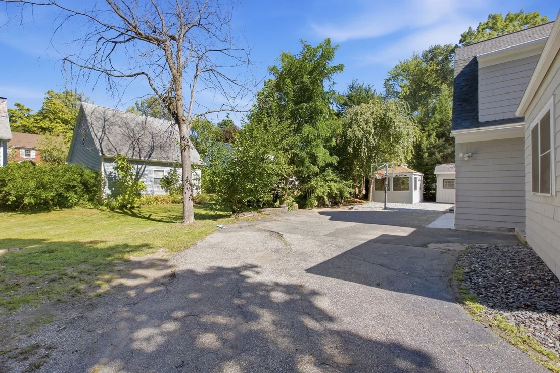 Photo of 128 Meadowbrook Rd