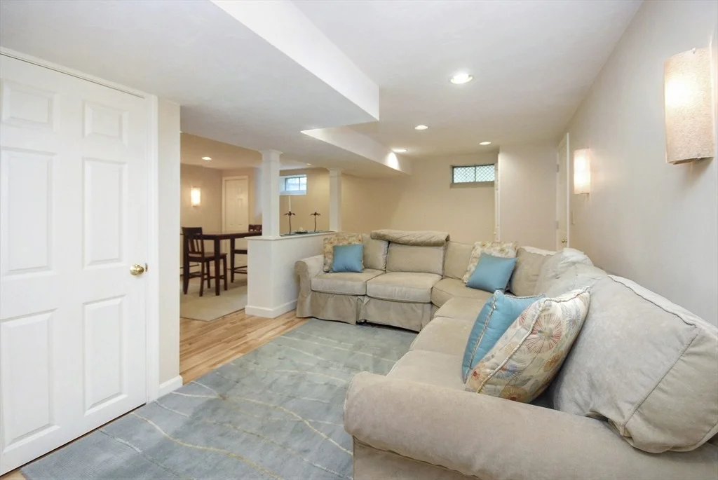Photo of 2 Blackthorne Cir