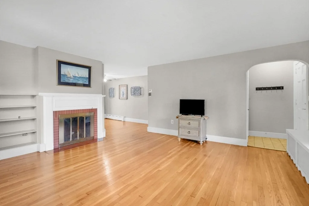 Photo of 76 Roosevelt Ave