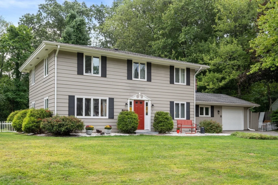 Photo of 7 Lamphere Cir