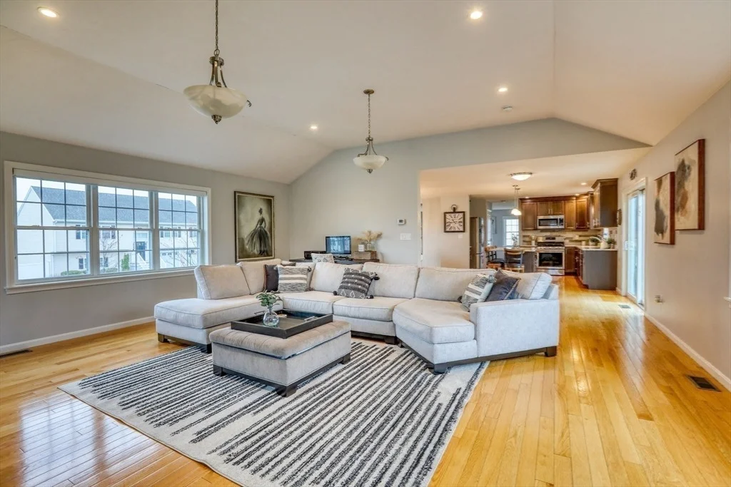 Photo of 44 Gedney Dr