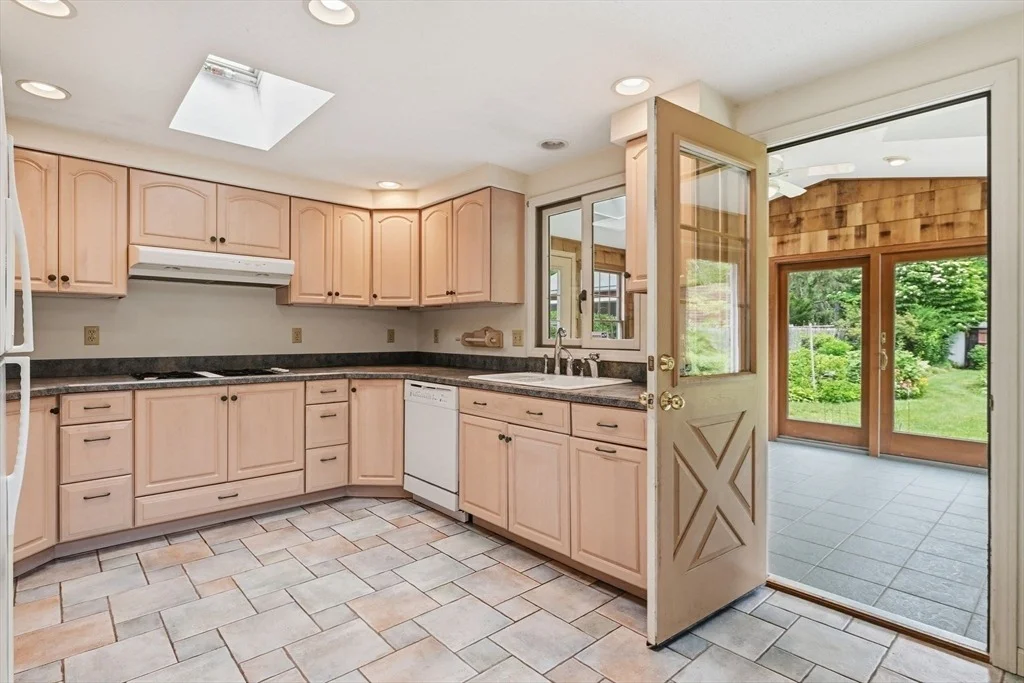 Photo of 47 Fenway Dr