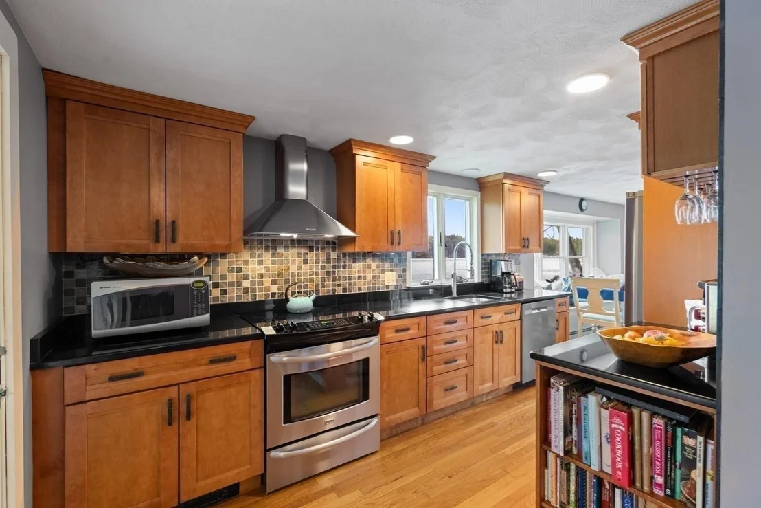 Photo of 35 Lakeside Blvd