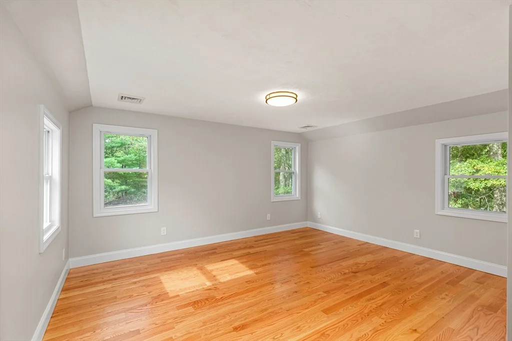 Photo of 315 Blackthorn Rd