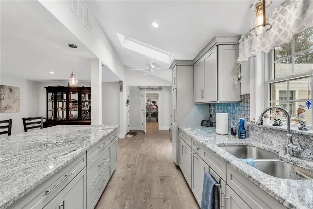 Photo of 426 Mariner Cir