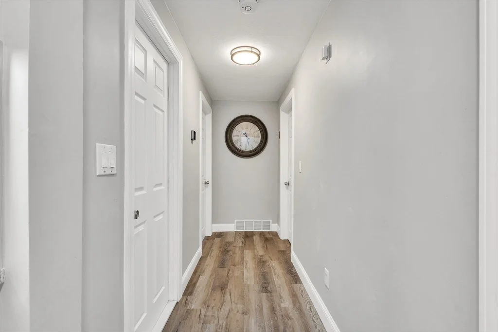 Photo of 16 White Ter