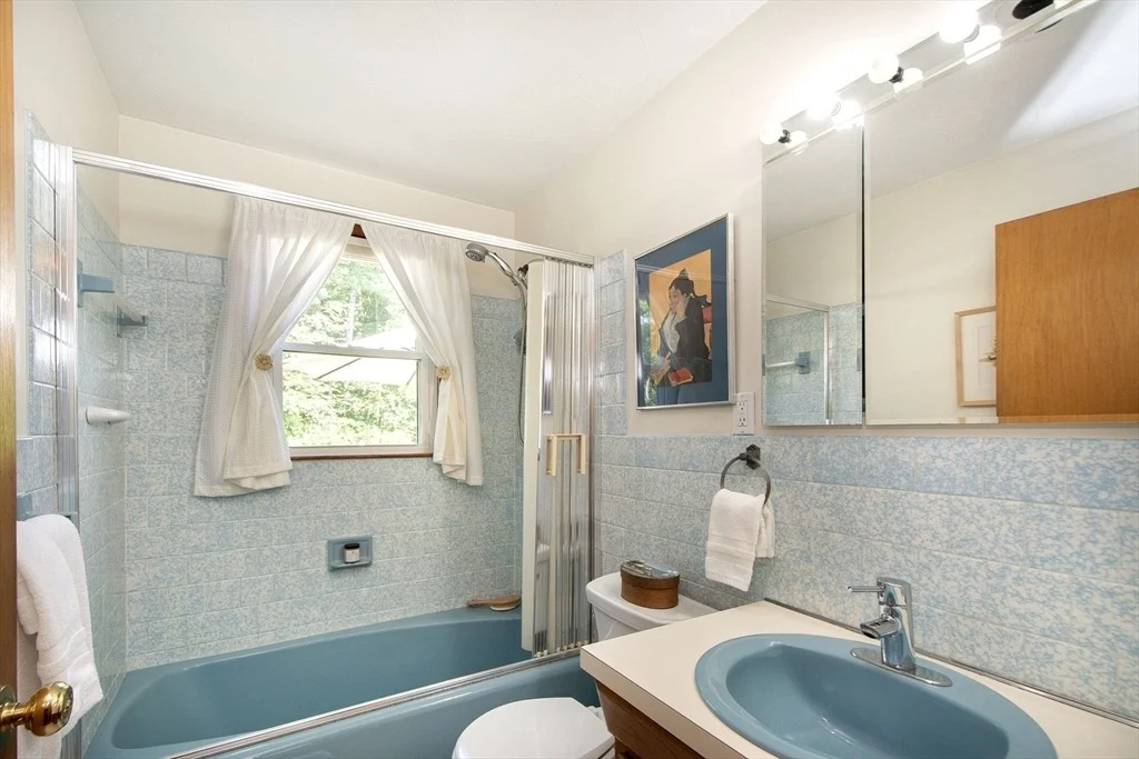 Photo of 18 Howland Cir