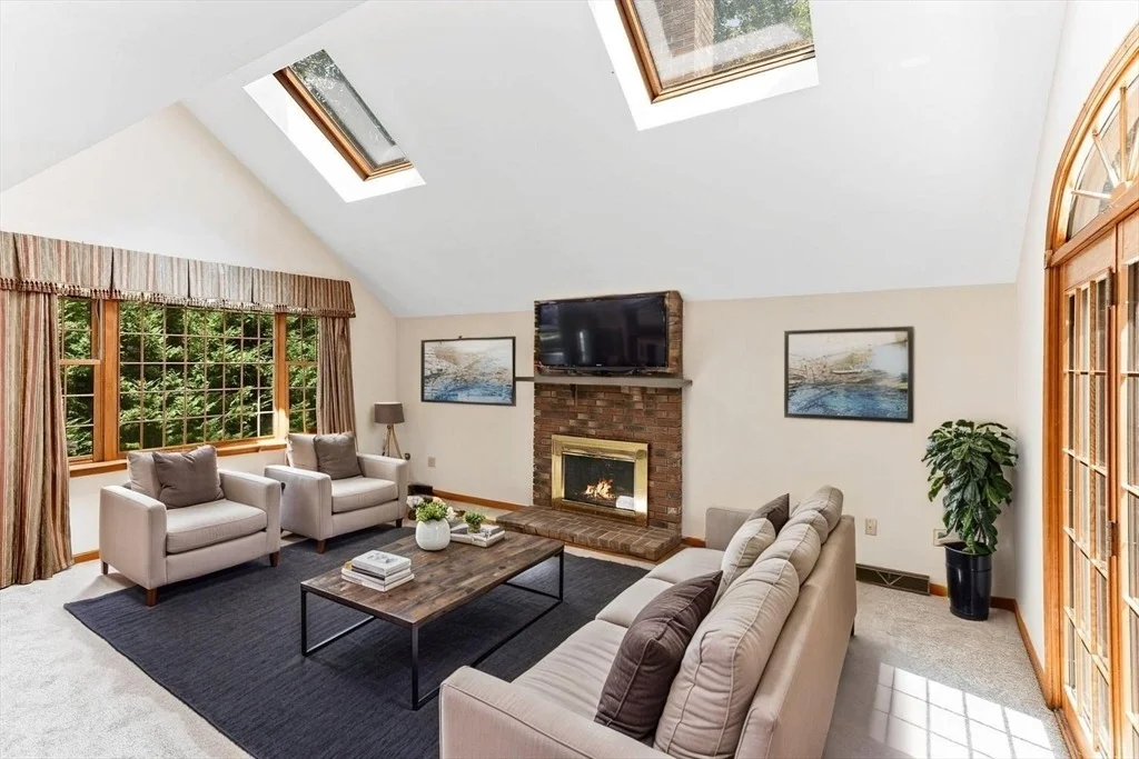 Photo of 15 Deerfield Dr