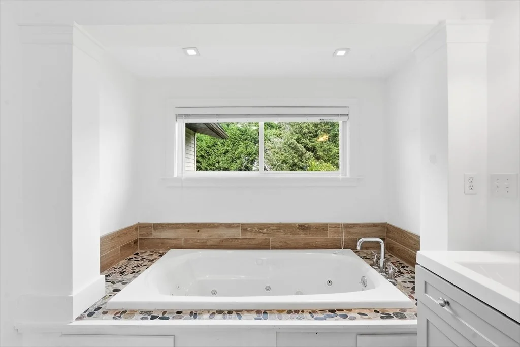 Photo of 77 Holden St