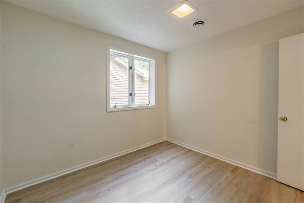 Photo of 499 Hadley Rd