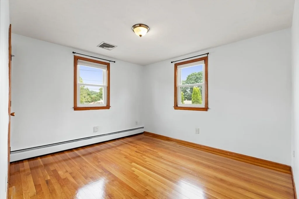 Photo of 4 Eileen Rd