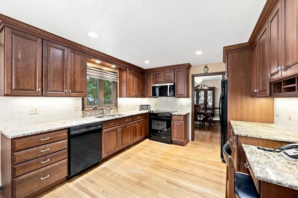Photo of 76 Mohawk Dr