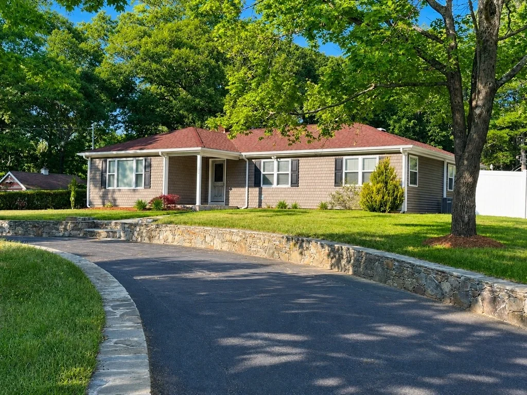 Photo of 490 Arcade Ave