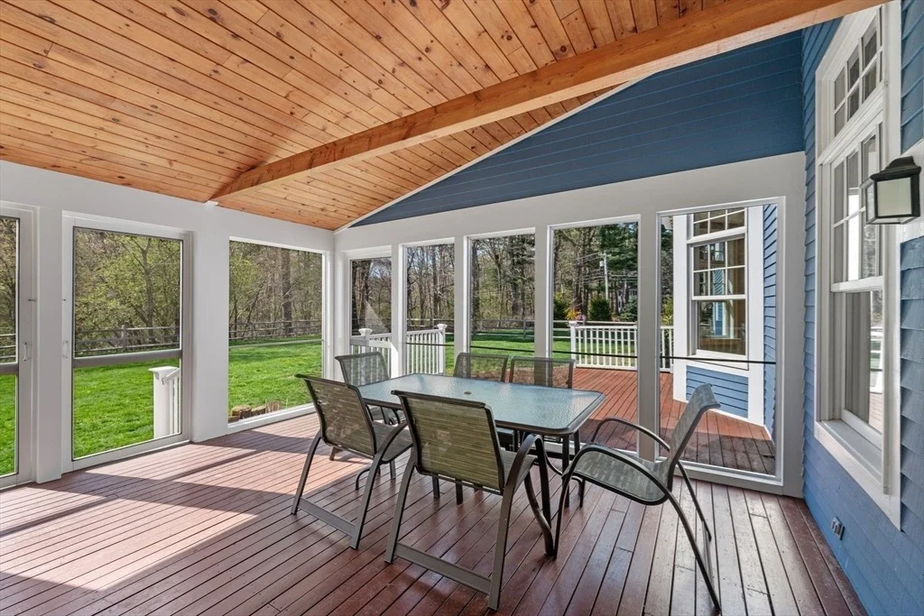 Photo of 102 River Rd