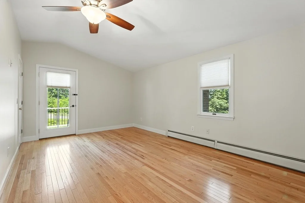 Photo of 15 Oak Bluff Cir