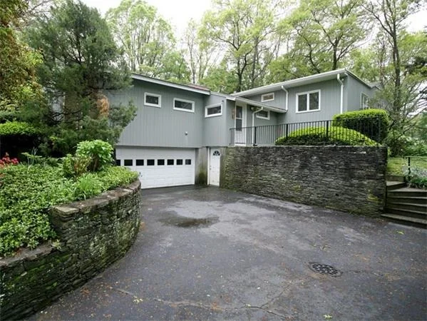 Photo of 45 Highcrest Rd
