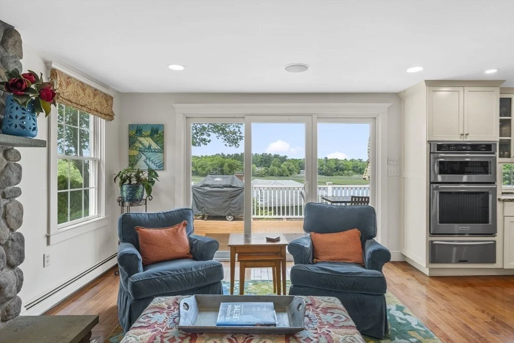 Photo of 102 Riverside Circle