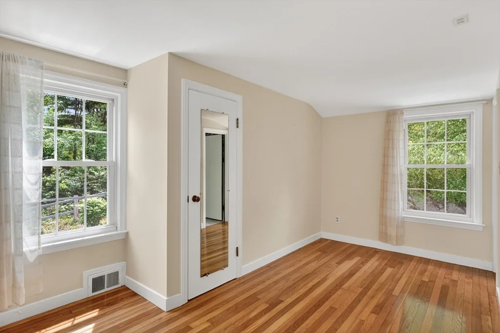Photo of 9 Ledgewood Dr