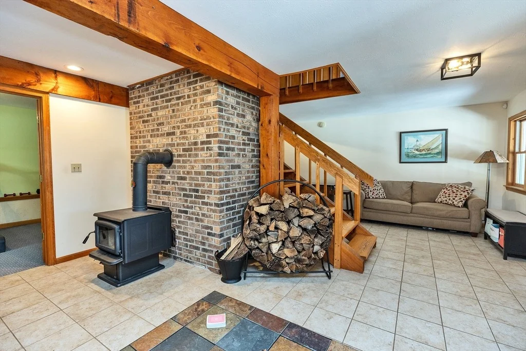 Photo of 44 Lakeview Drive