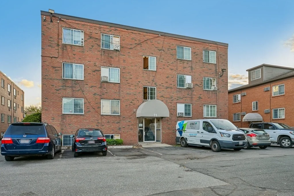 Photo of Unit 23 at 21 Staples Ave
