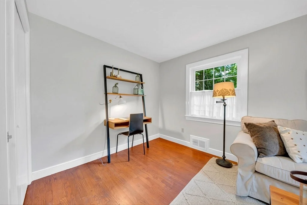Photo of 43 Plain Rd