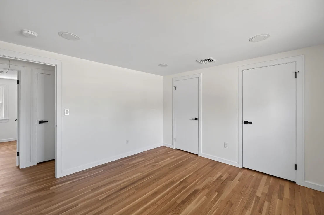 Photo of 585 N Eastern Ave