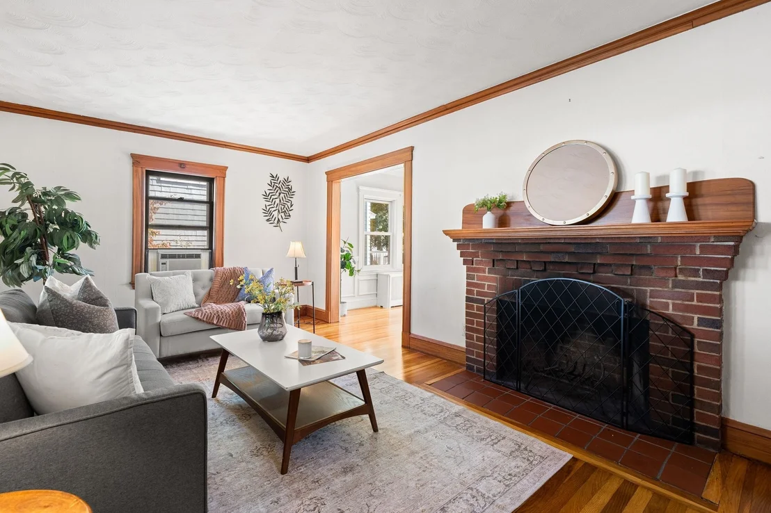 Photo of 152 Mount Vernon St
