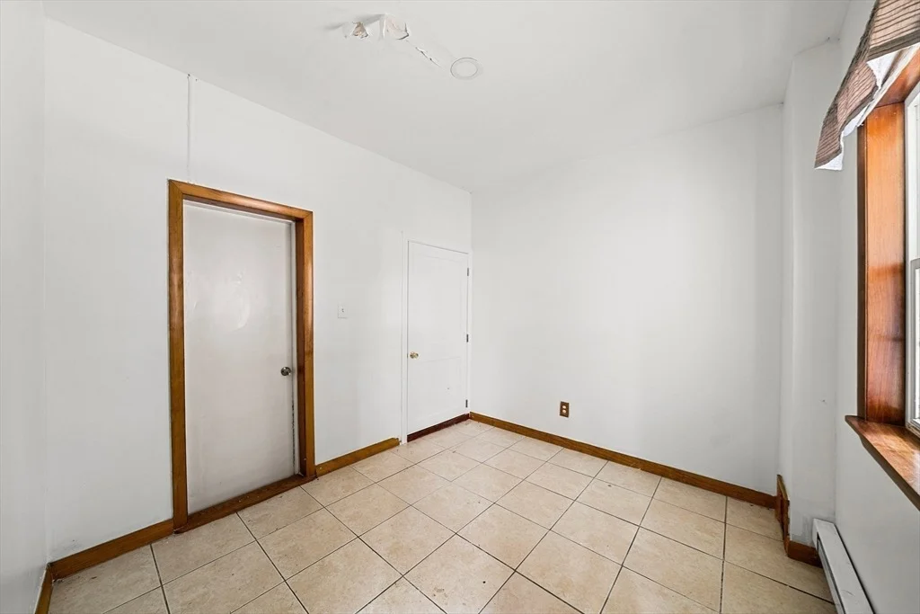 Photo of 952 Bridge St