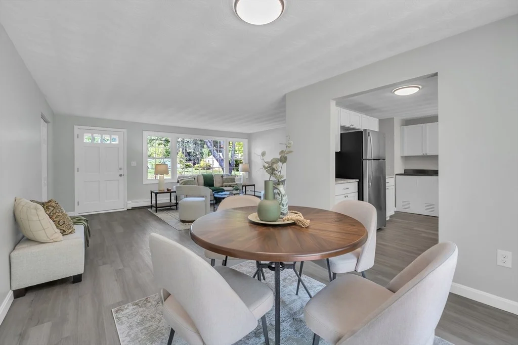 Photo of 33 Ruthellen Rd
