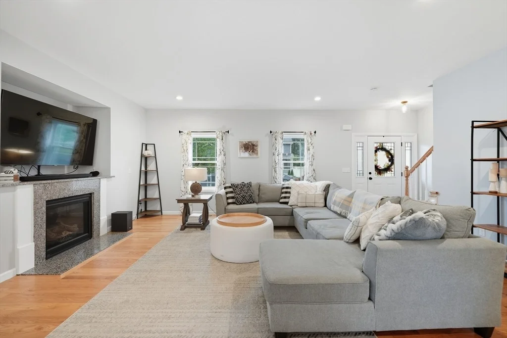 Photo of 66 Elaine Cir