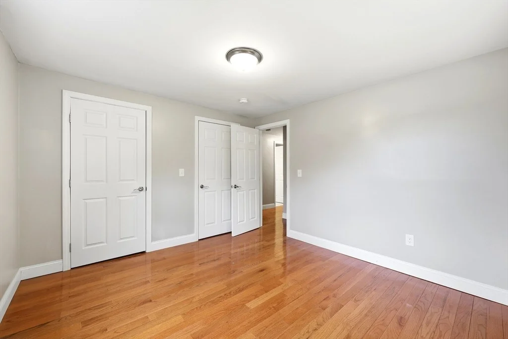 Photo of 1185 Bay Road