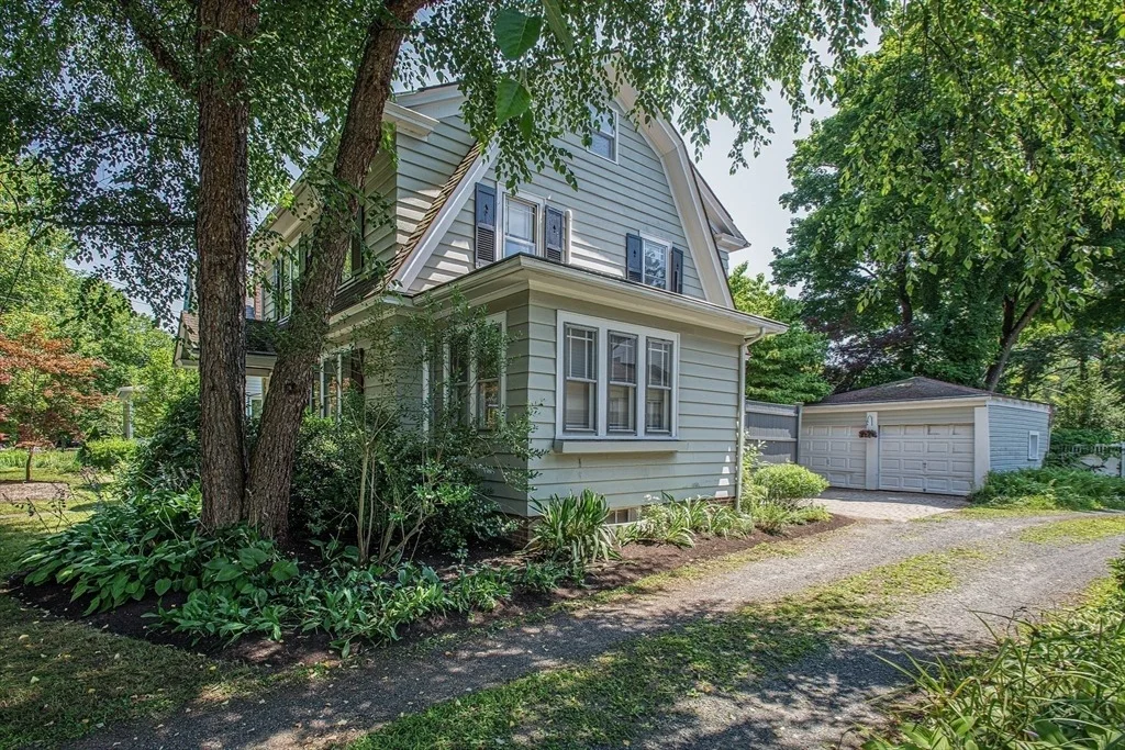 Photo of 61 Massasoit Street