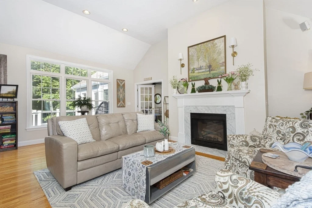 Photo of 258 Nicholas Dr