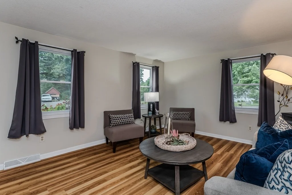 Photo of 43 Elaine Dr