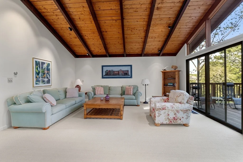 Photo of 150 Hesperus Ave