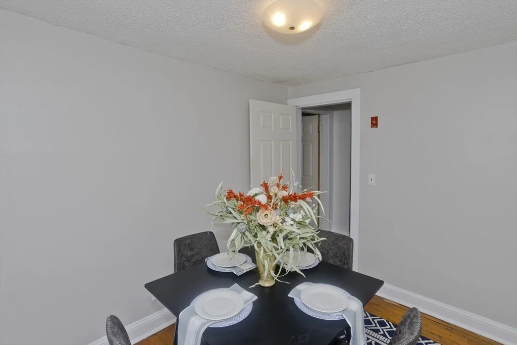 Photo of 351 Apremont Hsy