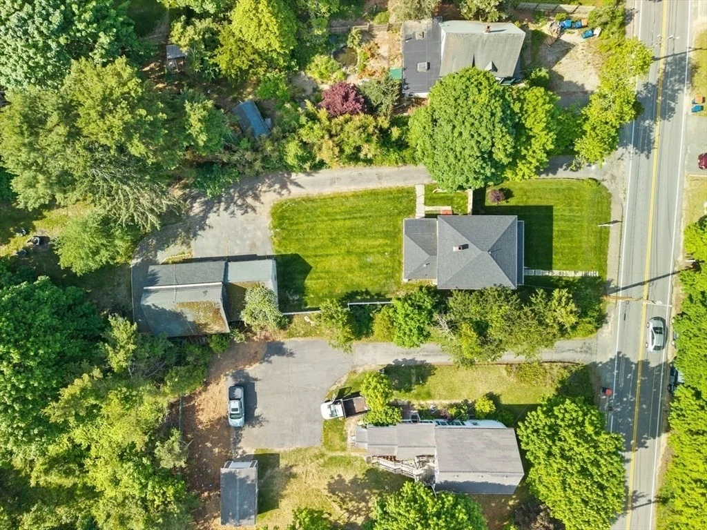 Photo of 10 Great Neck Rd