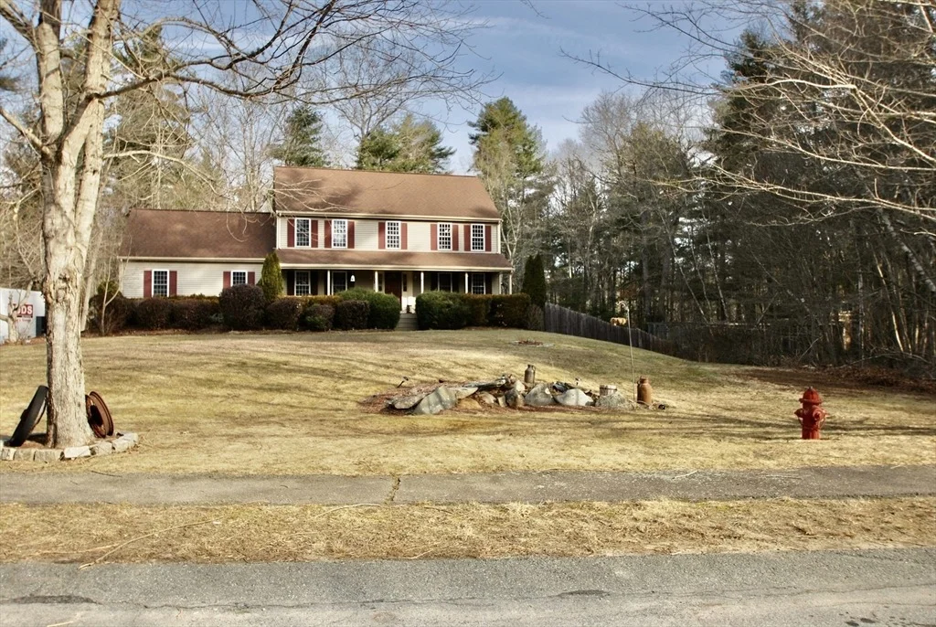 Photo of 11 Edgewater Ln