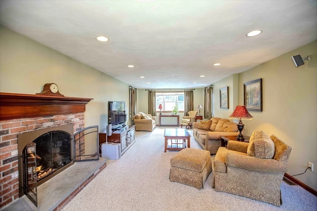 Photo of 239 Maple St