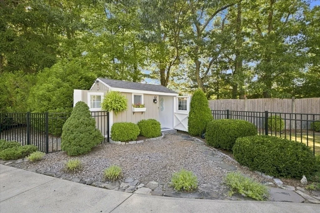 Photo of 3 Copper Beech Dr