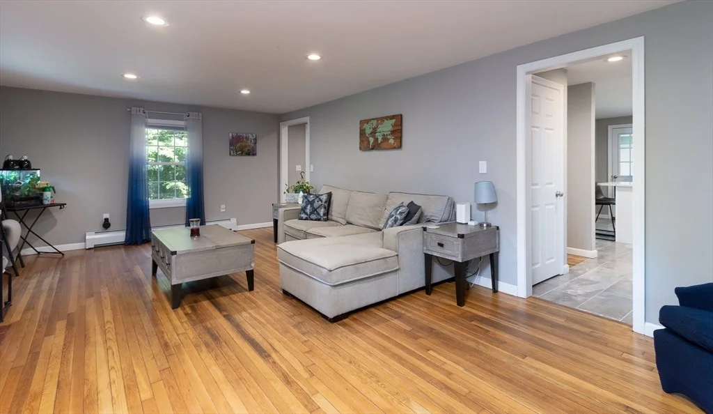 Photo of 114 Burbank Ave