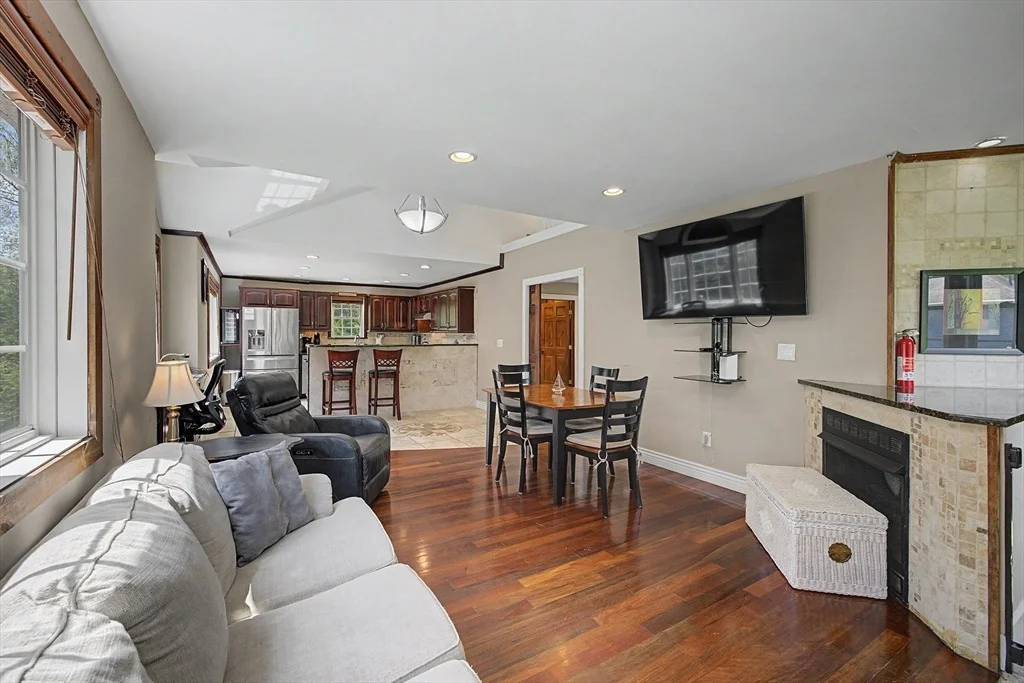 Photo of 195 Westhampton Rd