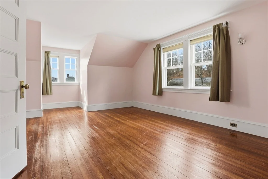 Photo of 242 Lexington Rd
