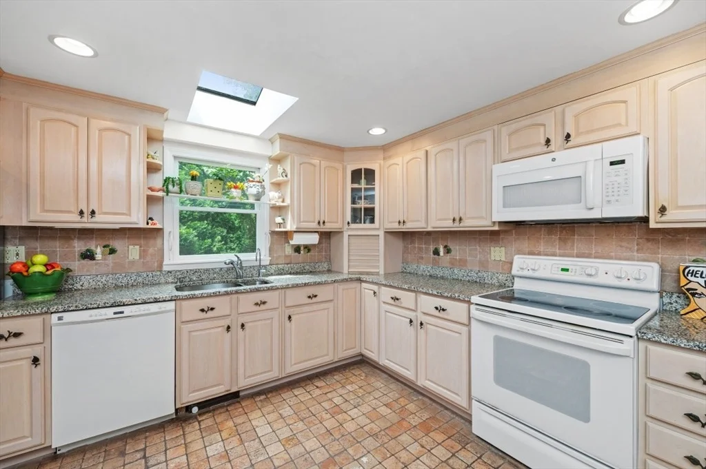 Photo of 18 Edgewood Rd