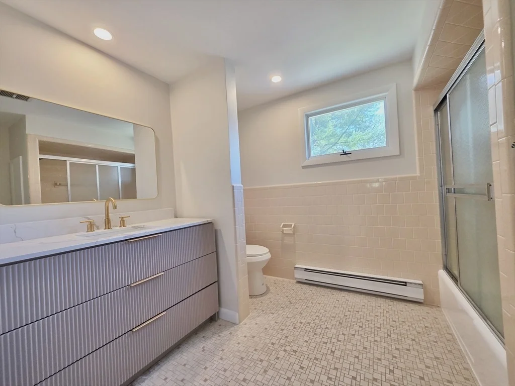 Photo of 8 Wolf Hill Rd