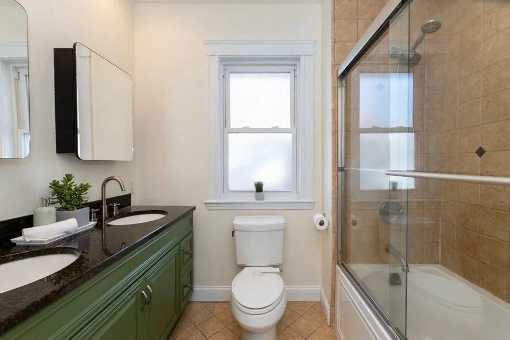 Photo of Unit 2 at 62 Everett St