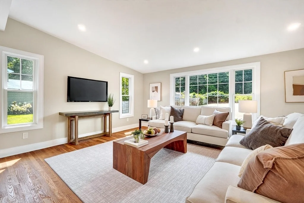 Photo of 28 Fieldstone Dr